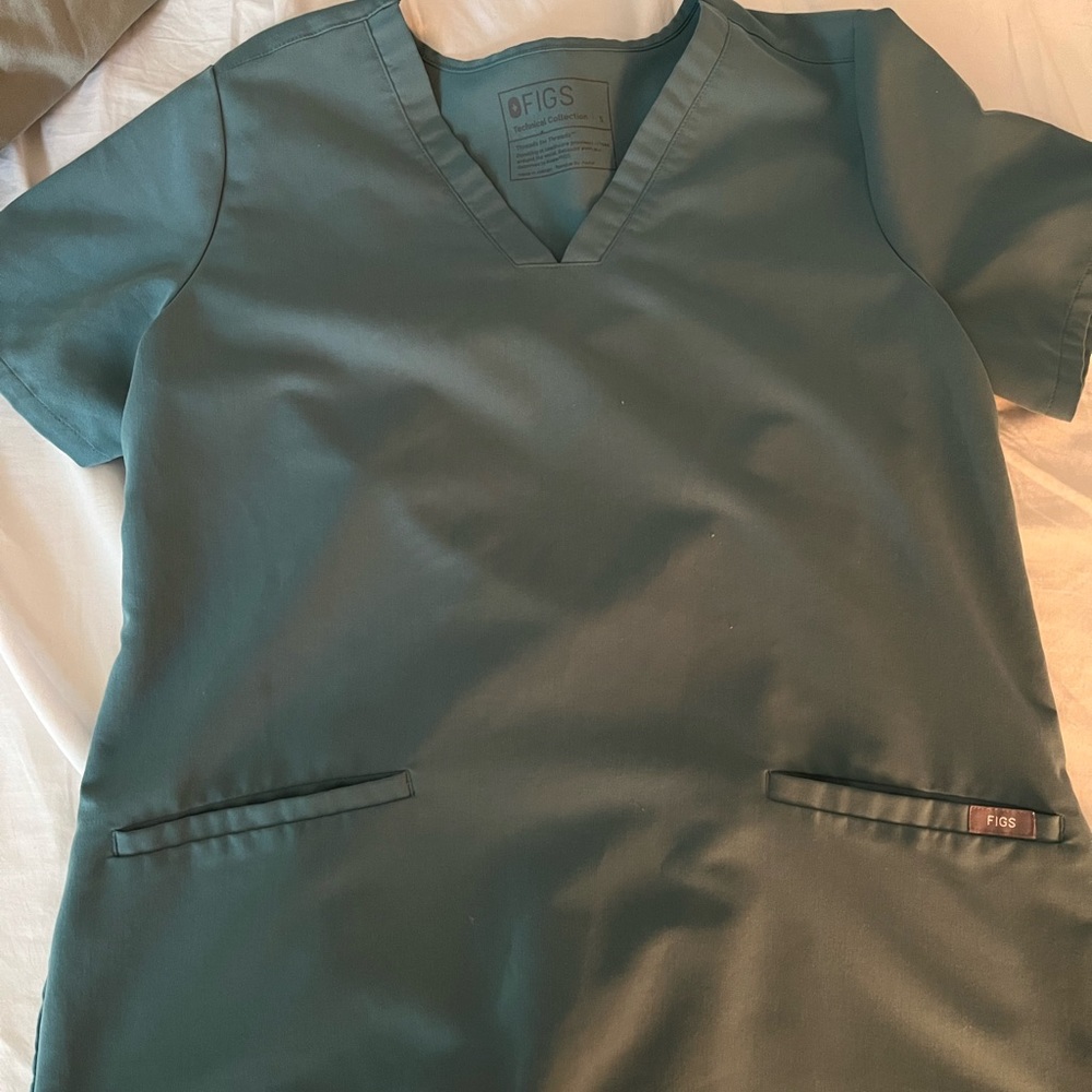 Figs two pocket scrub top green